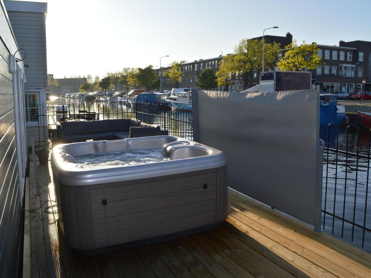 Beautiful Houseboat With Terrace Jacuzzi Hotel Hága Kültér fotó